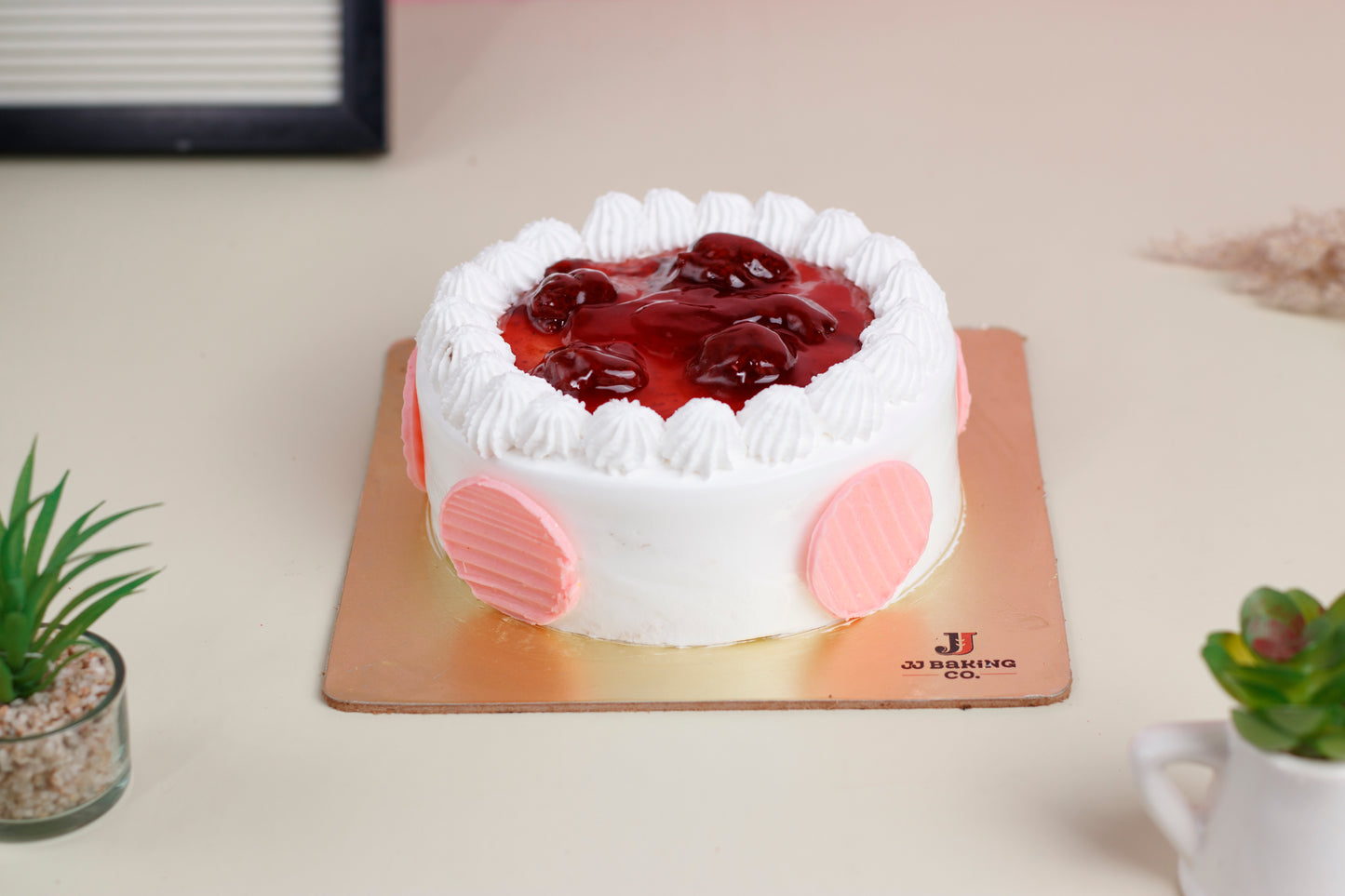 Special Strawberry Cake (Eggless) 500gm